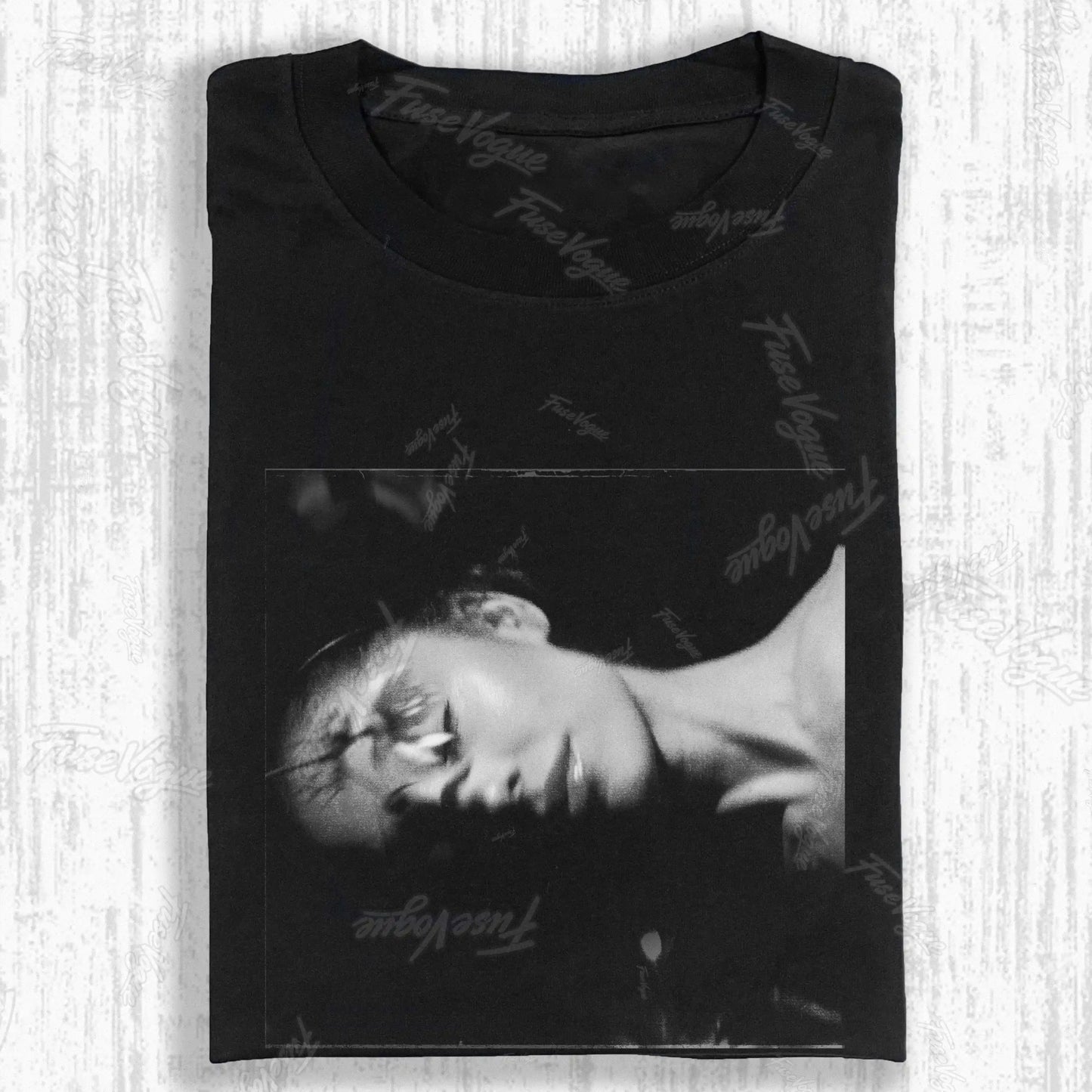 BLACK WHITE TILTED FEMALE PORTRAIT VINTAGE PHOTO T-SHIRT - FUSEVOGUE