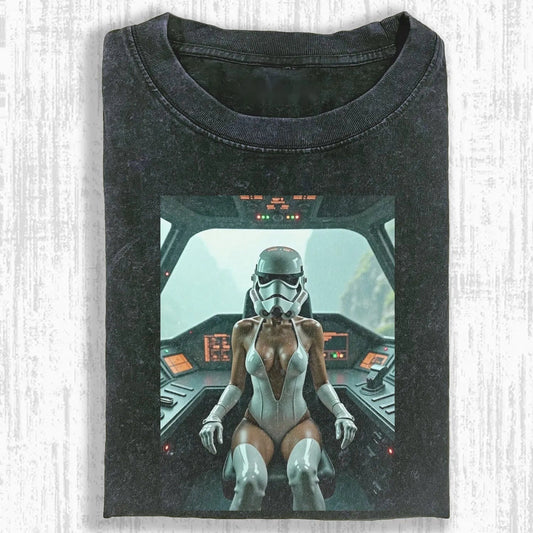 FEMALE SOLDIER IN THE COCKPIT OF A BATTLESHIP T-SHIRT