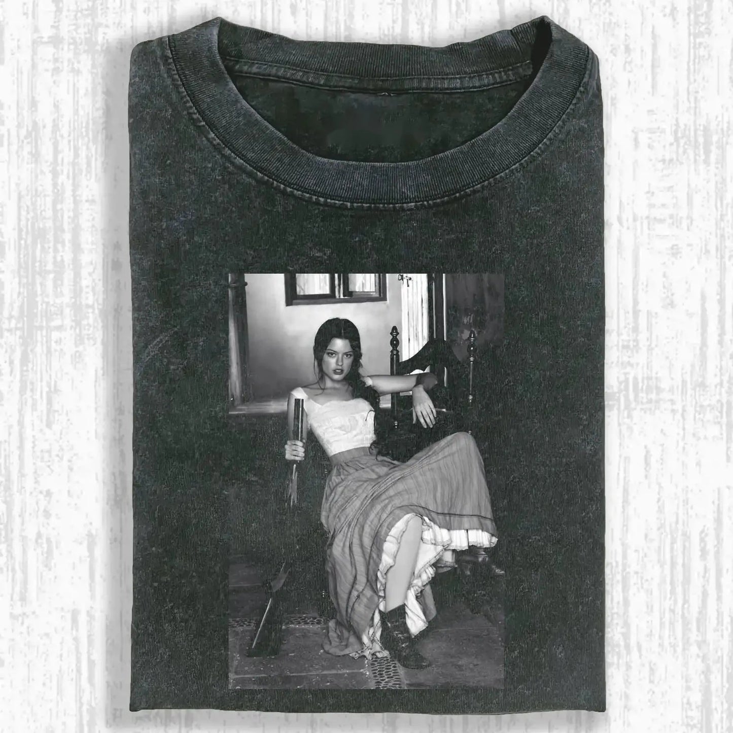 GUN & BEAUTY T-SHIRT