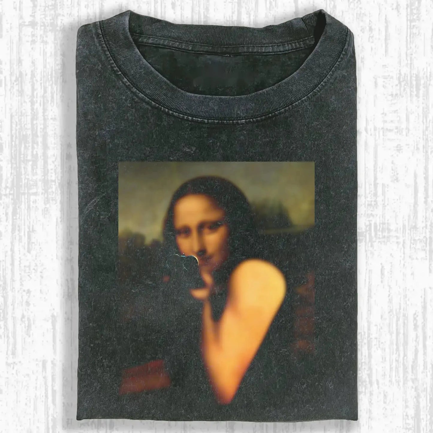 Gunned Lisa T-SHIRT