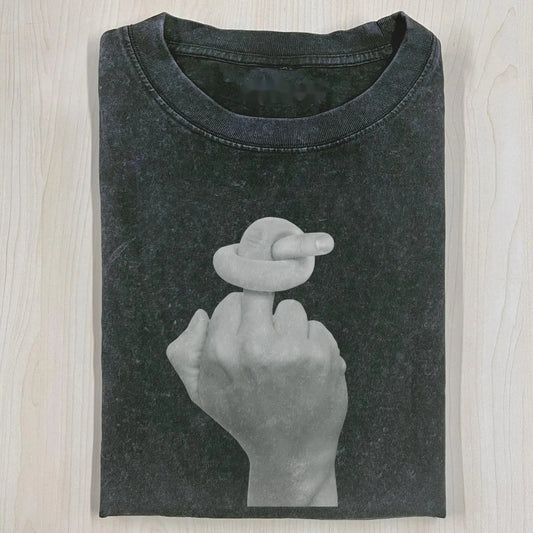 KNOTTED MIDDLE FINGER T-SHIRT