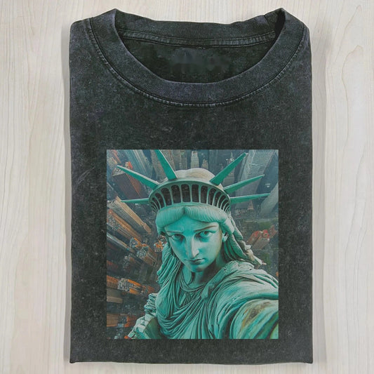 STATUE OF LIBERTY SELFIE T-SHIRT