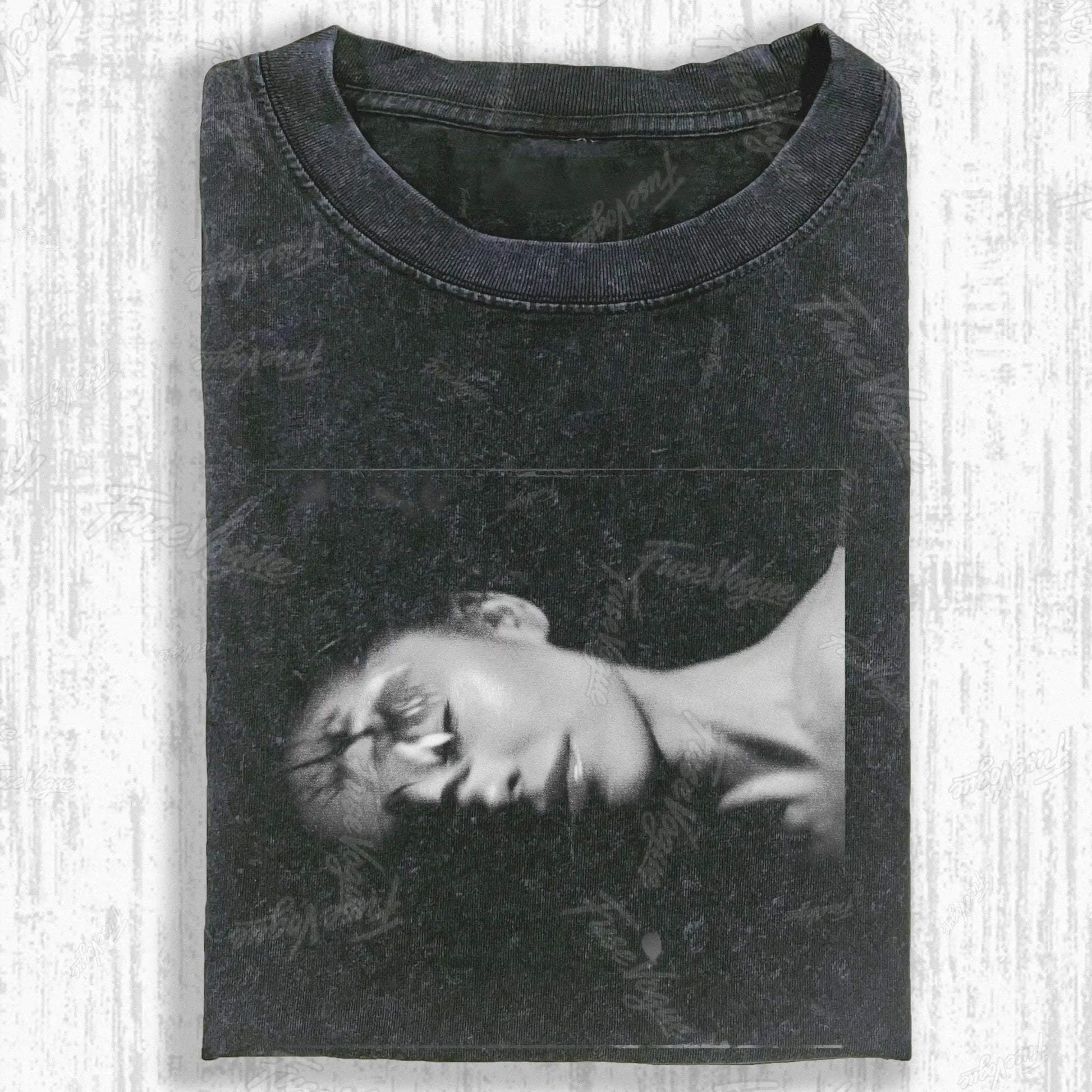 BLACK WHITE TILTED FEMALE PORTRAIT VINTAGE PHOTO T-SHIRT - FUSEVOGUE