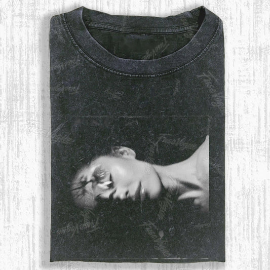 BLACK WHITE TILTED FEMALE PORTRAIT VINTAGE PHOTO T-SHIRT - FUSEVOGUE