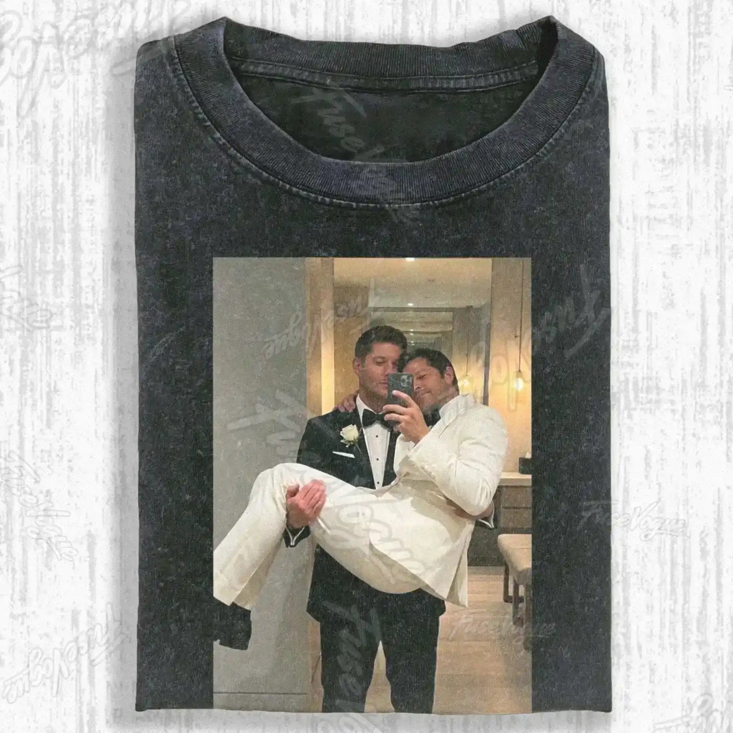 ELEGANT BEST FRIENDS HUG T-SHIRT - FUSEVOGUE