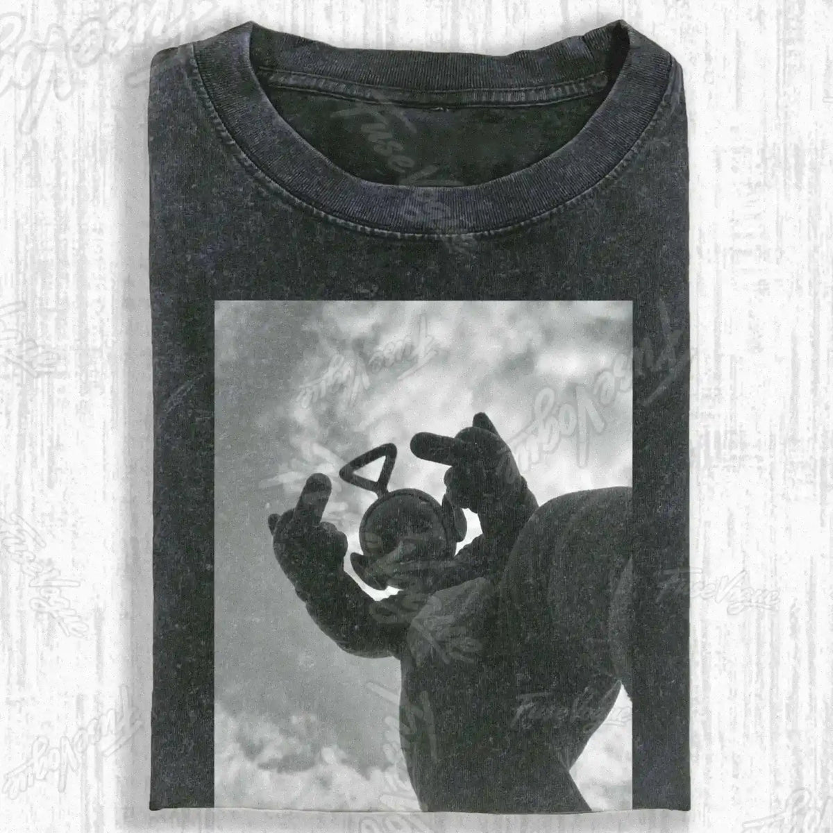 LOW ANGLE REBEL GESTURE T-SHIRT - FUSEVOGUE
