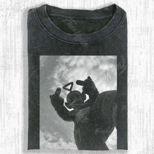 LOW ANGLE REBEL GESTURE T-SHIRT - FUSEVOGUE