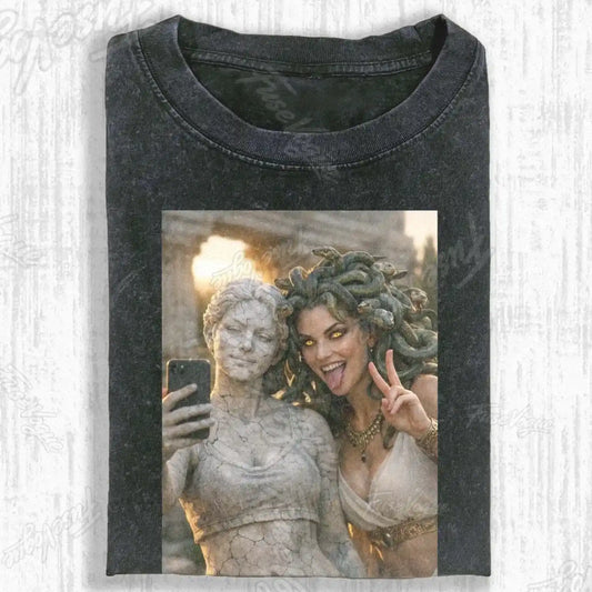 MEDUSA MYTH SELFIE T-SHIRT - FUSEVOGUE