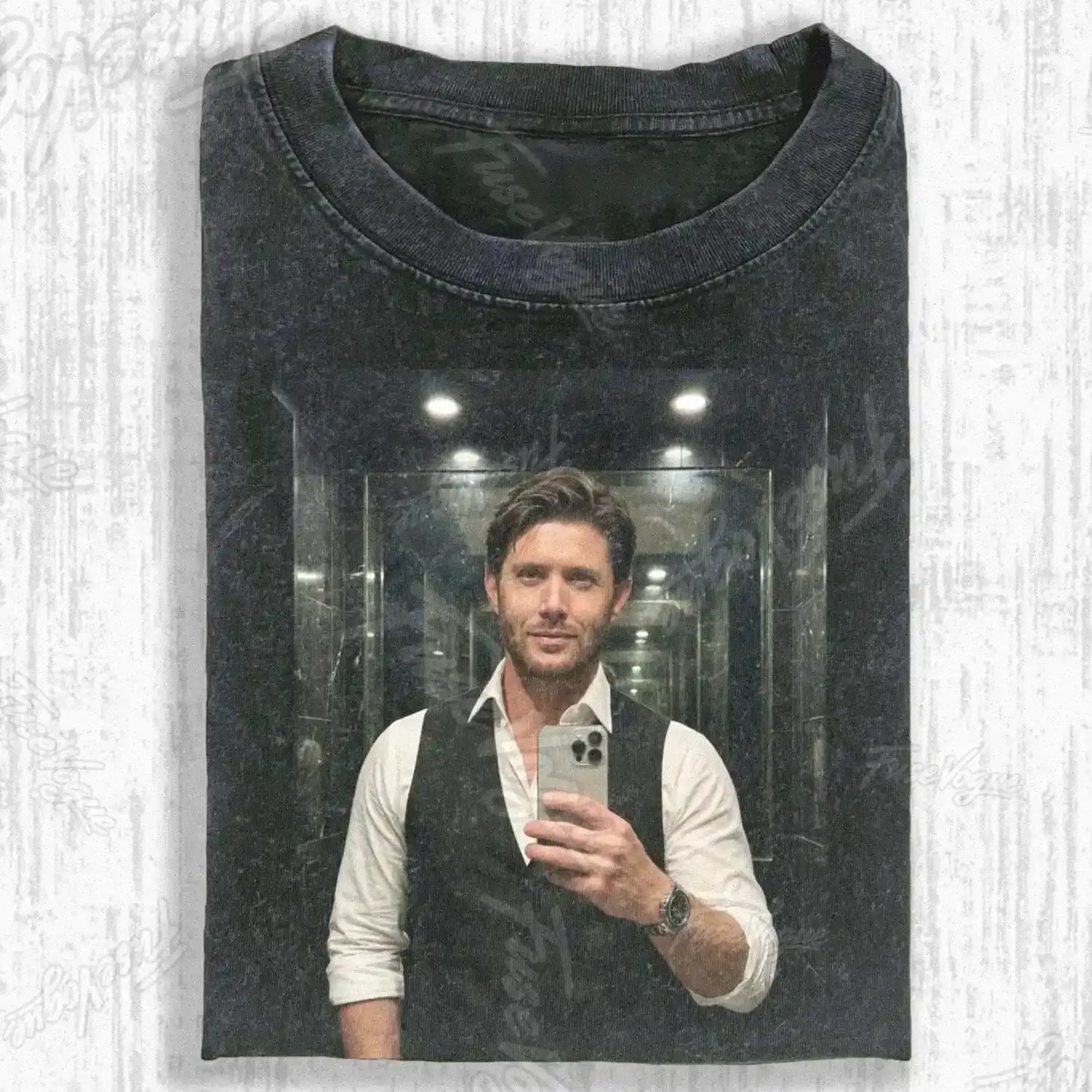 MINIMALIST ELEGANT MAN SELFIE T-SHIRT - FUSEVOGUE