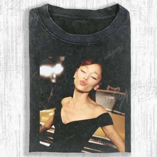 NIGHT SCENE VINTAGE SEDAN FEMALE PORTRAIT T-SHIRT - FUSEVOGUE